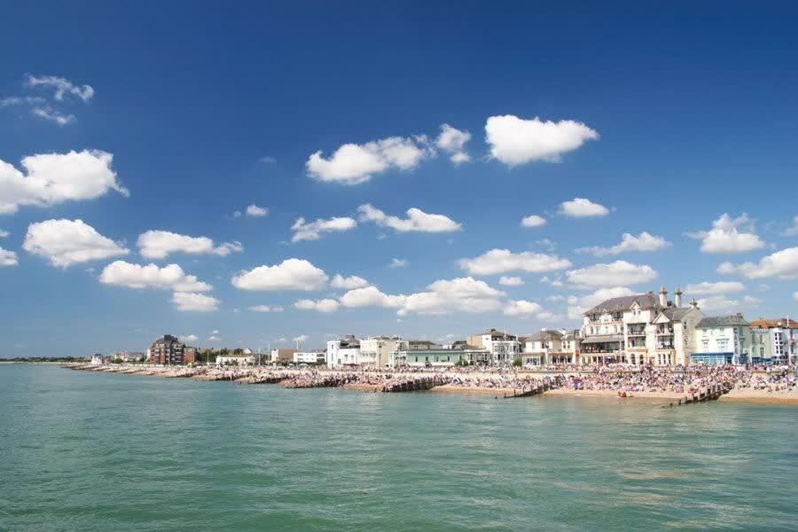 Panoramic Sea Views In Beachfront Apt W Balcony Bognor Regis Exterior foto
